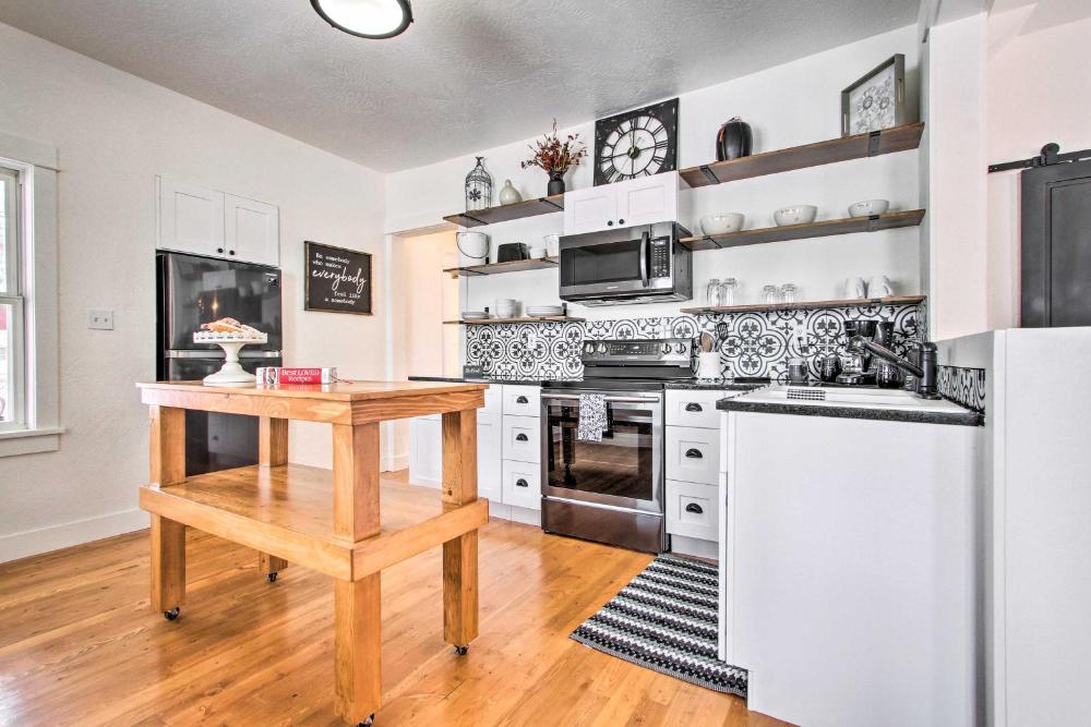 Charming Choteau Cottage Ski and Fish Nearby!